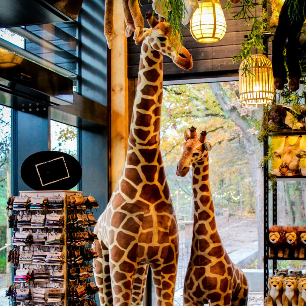 GaiaZOO GaiaSHOP assortiment tijdens opening twee giraffen